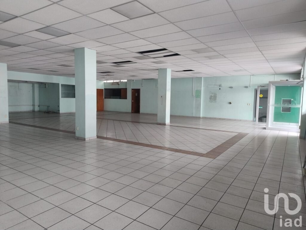 LOCAL COMERCIAL EN RENTA EN LAS PALMAS EXCELENTE UBICACIÓN...