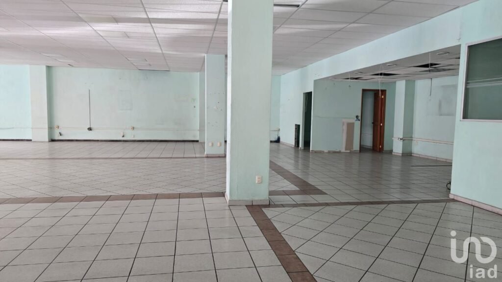 LOCAL COMERCIAL EN RENTA EN LAS PALMAS EXCELENTE UBICACIÓN...