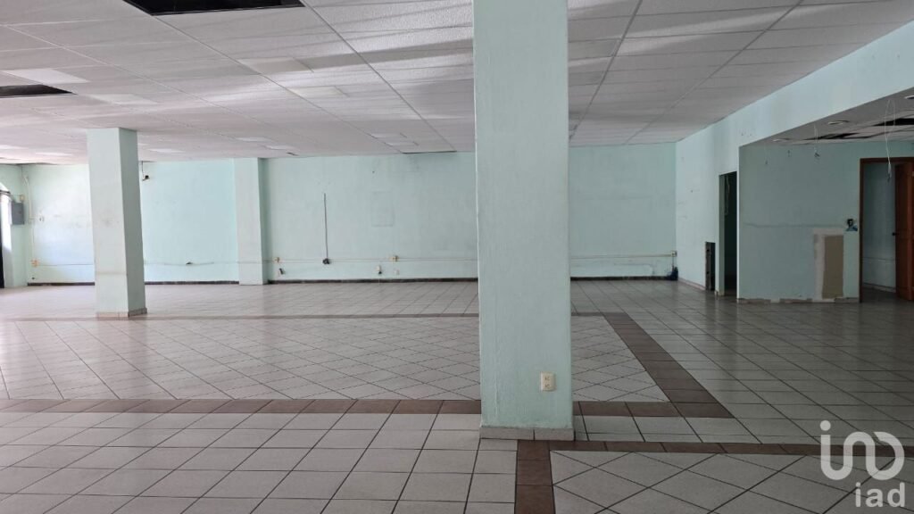 LOCAL COMERCIAL EN RENTA EN LAS PALMAS EXCELENTE UBICACIÓN...