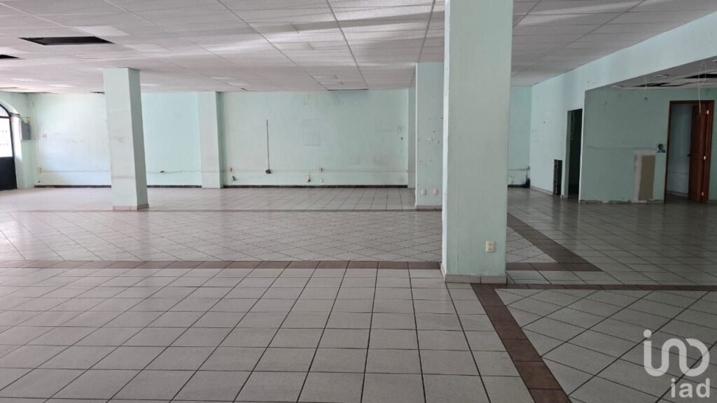 LOCAL COMERCIAL EN RENTA EN LAS PALMAS EXCELENTE UBICACIÓN...