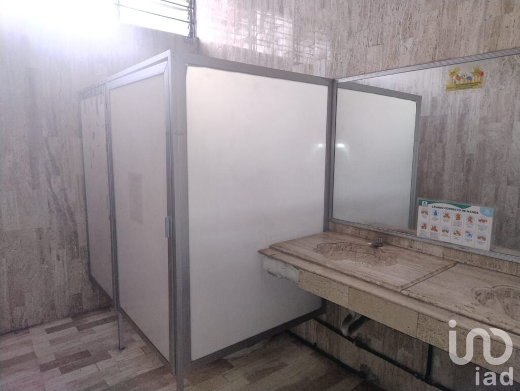 LOCAL COMERCIAL EN RENTA EN LAS PALMAS EXCELENTE UBICACIÓN...