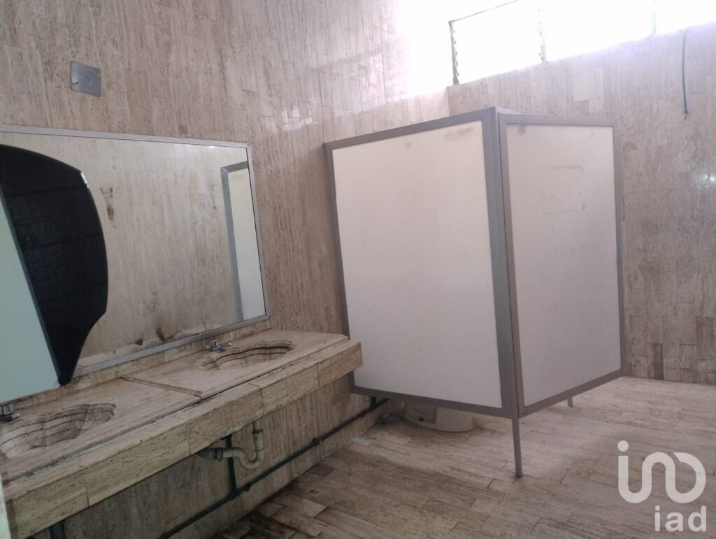 LOCAL COMERCIAL EN RENTA EN LAS PALMAS EXCELENTE UBICACIÓN...