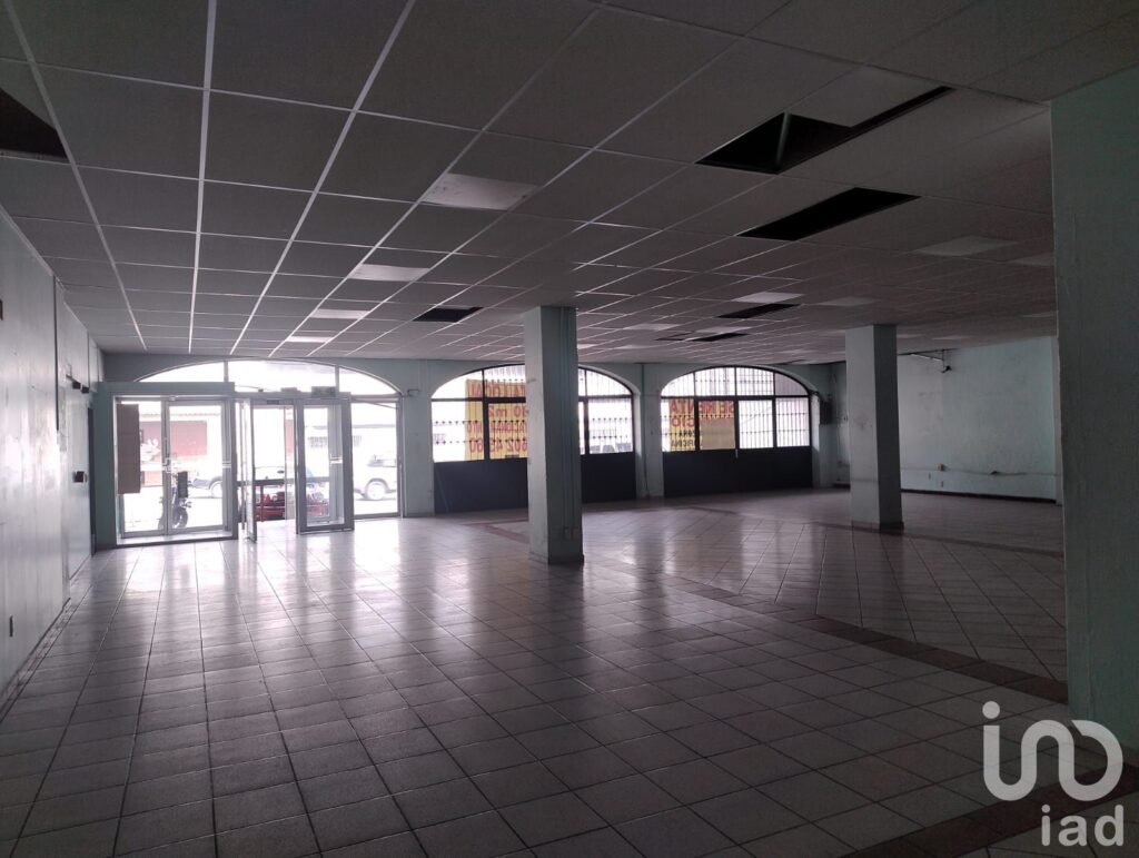 LOCAL COMERCIAL EN RENTA EN LAS PALMAS EXCELENTE UBICACIÓN...