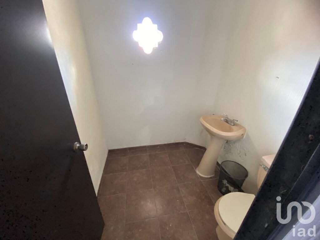 Renta de locales, adaptables para oficinas, consultorios o comercio, excelente ubicación.