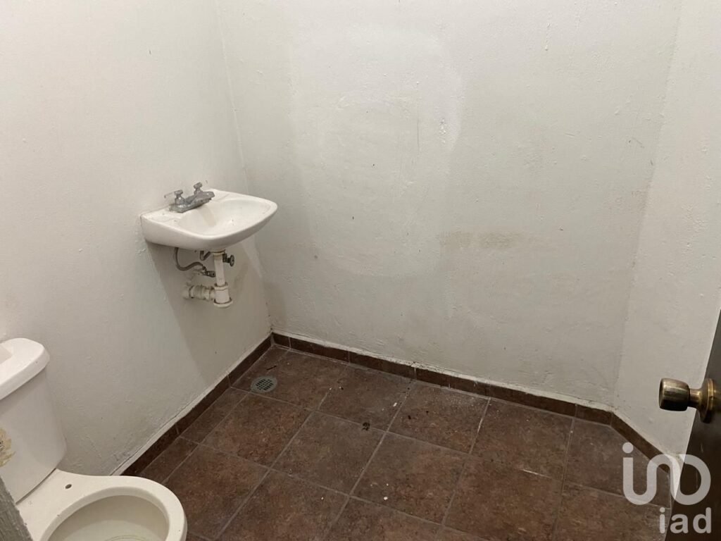 Renta de locales, adaptables para oficinas, consultorios o comercio, excelente ubicación.