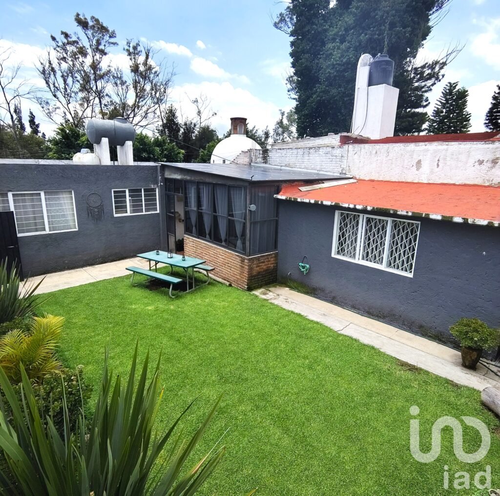 Casa Remodelada de Lujo + 2 Locales Comerciales en Bosques del Lago