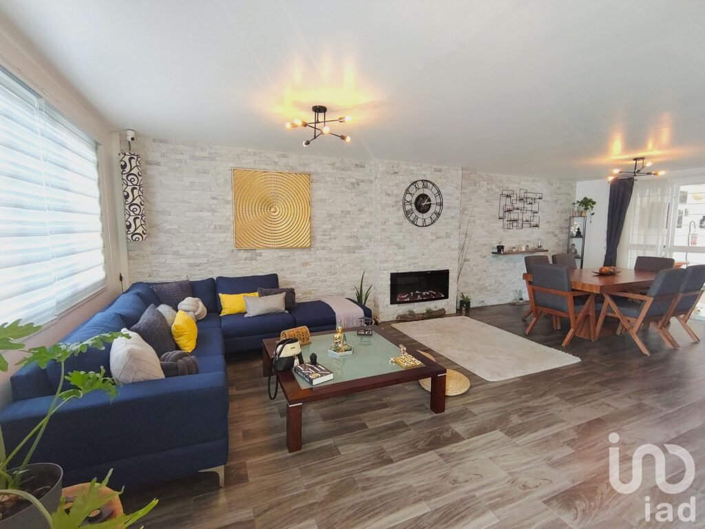 Casa Remodelada de Lujo + 2 Locales Comerciales en Bosques del Lago