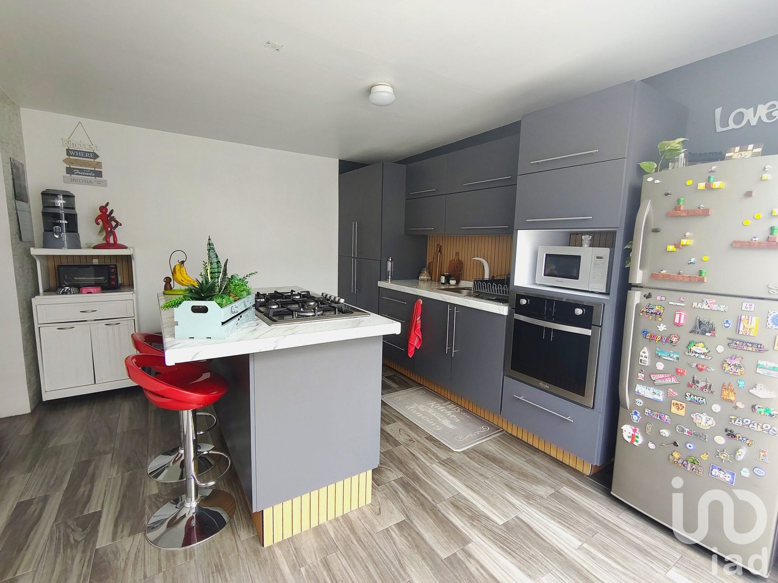 Casa Remodelada de Lujo + 2 Locales Comerciales en Bosques del Lago