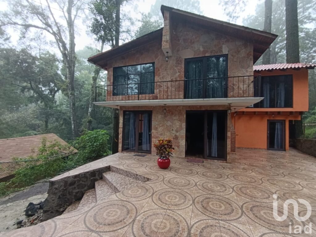 VENTA CASA EN SAINT MORITZ HUITZILAC MORELOS