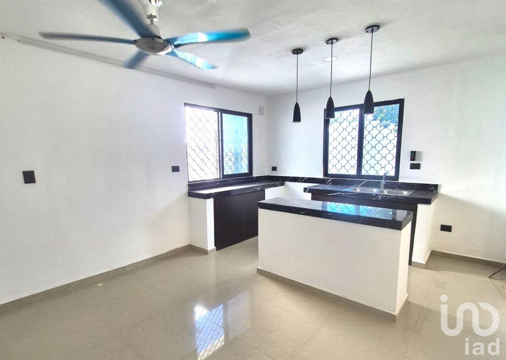 Casa Sola en Venta Un Nivel en Cholul Centro