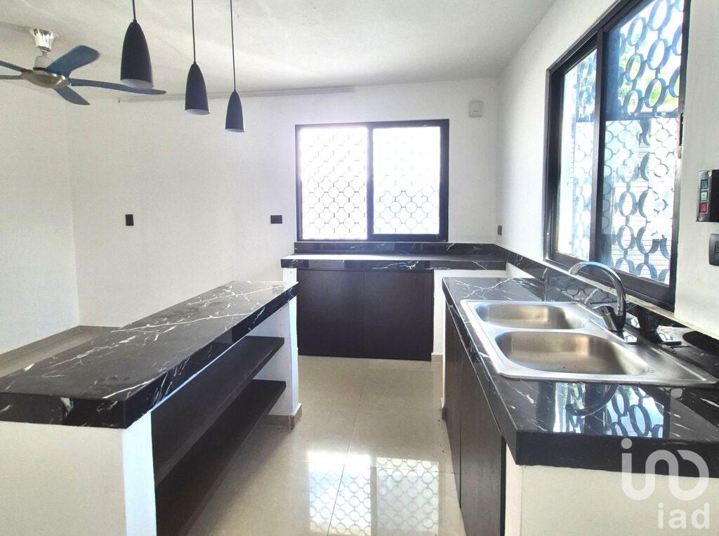 Casa Sola en Venta Un Nivel en Cholul Centro