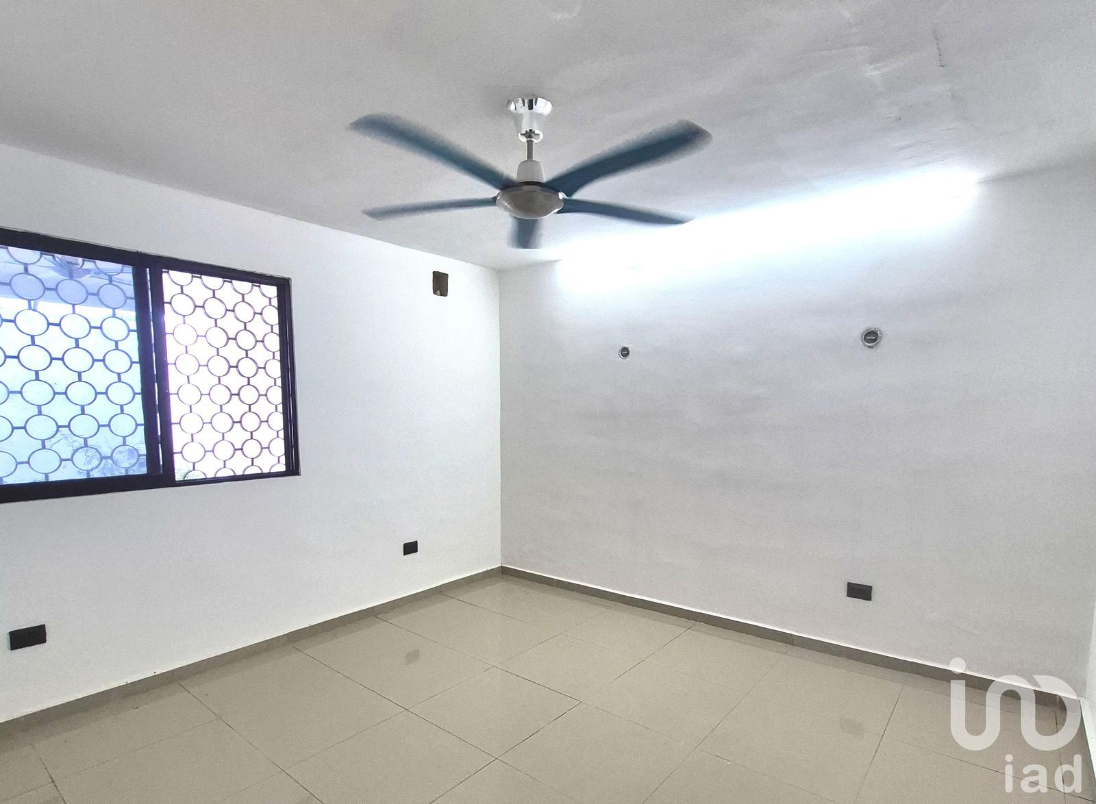 Casa Sola en Venta Un Nivel en Cholul Centro