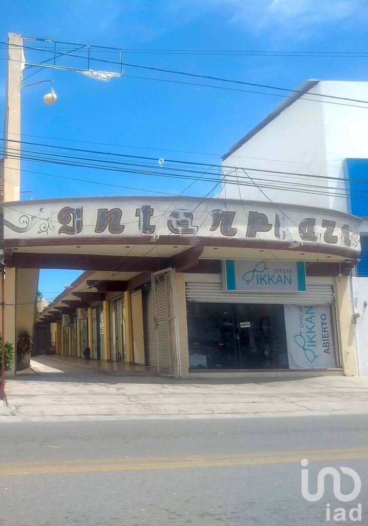 Plaza Comercial en Renta completa o por local, en Miacatlán Centro, Morelos - 300 m² Disponibles