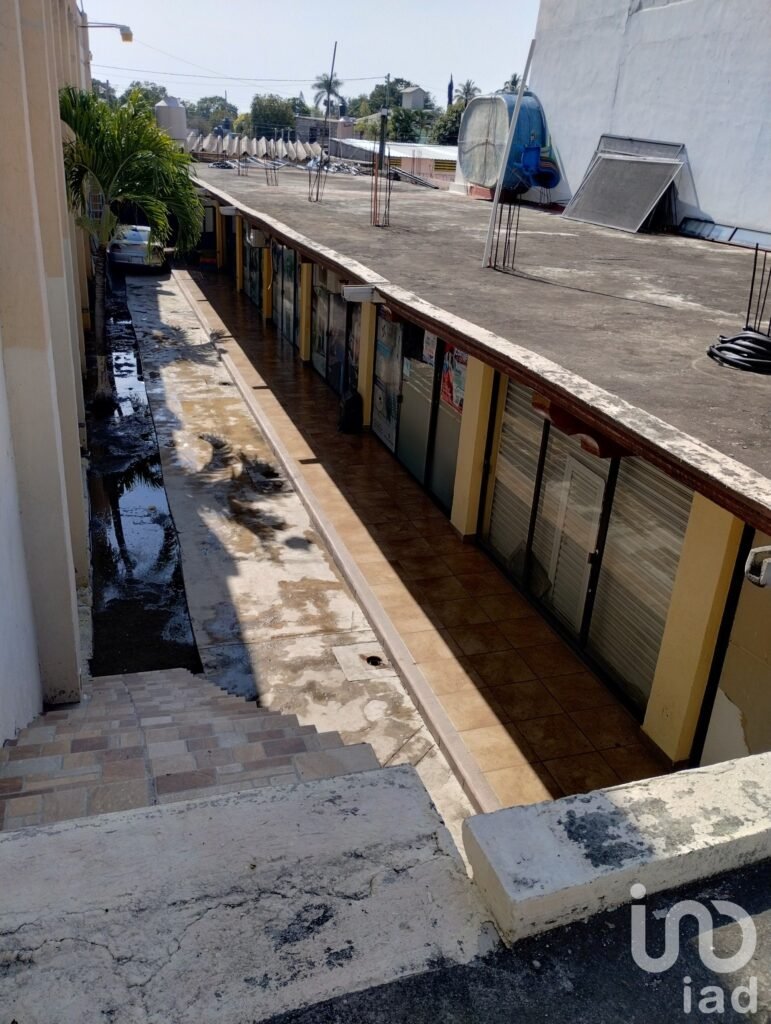 Plaza Comercial en Renta completa o por local, en Miacatlán Centro, Morelos - 300 m² Disponibles