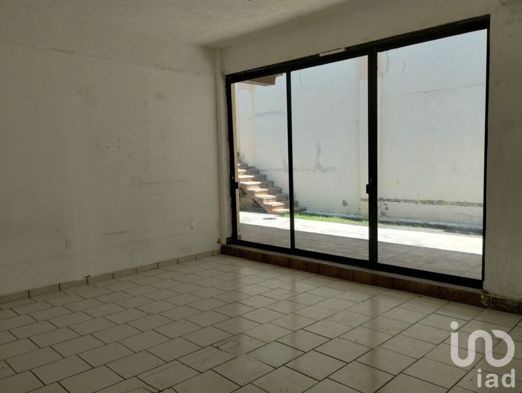 Plaza Comercial en Renta completa o por local, en Miacatlán Centro, Morelos - 300 m² Disponibles