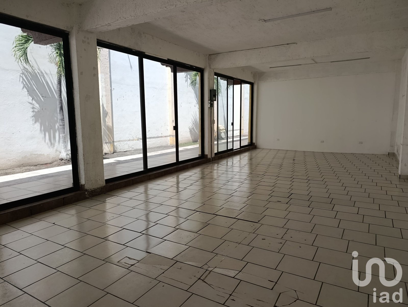 Plaza Comercial en Renta completa o por local, en Miacatlán Centro, Morelos - 300 m² Disponibles