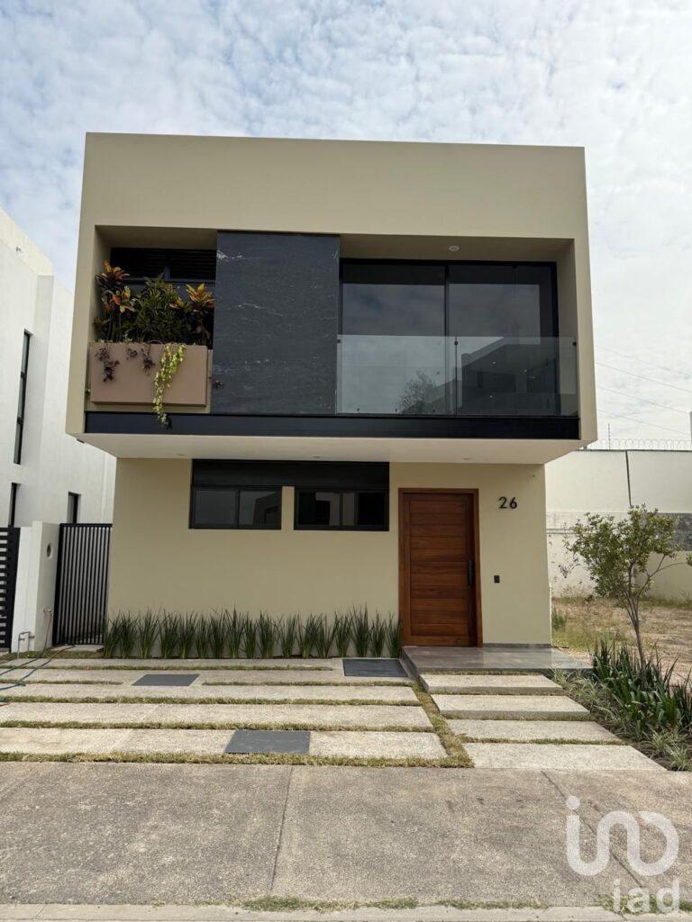 Casa en Venta en Parques Vallarta, Zona Real