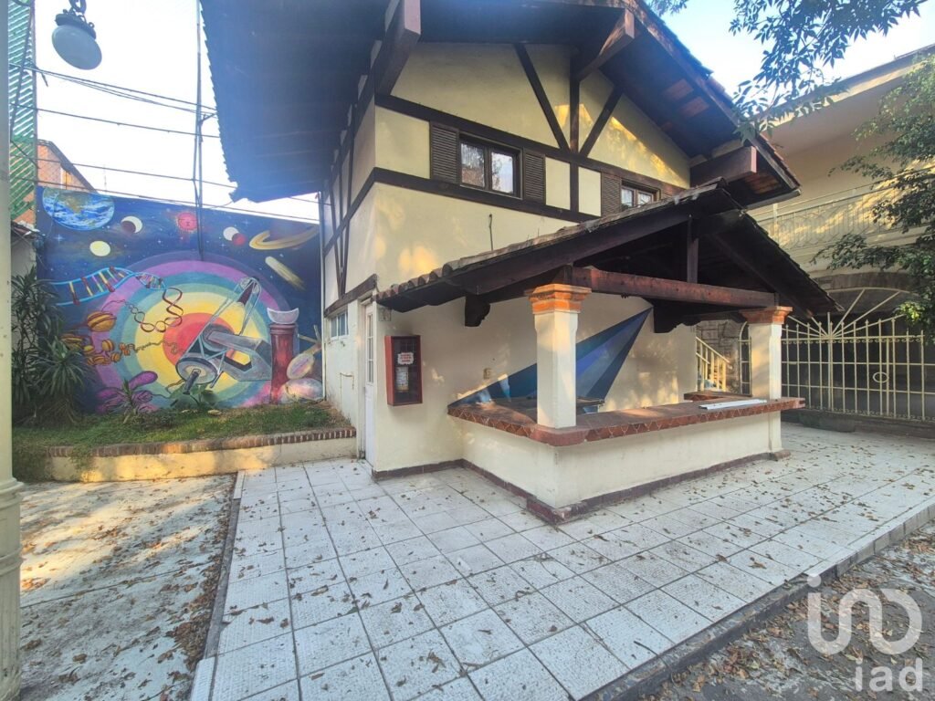 Terreno 2,632m² con construcción en Insurgentes Sur, ideal para Oficinas, Centro Médico o Comercial