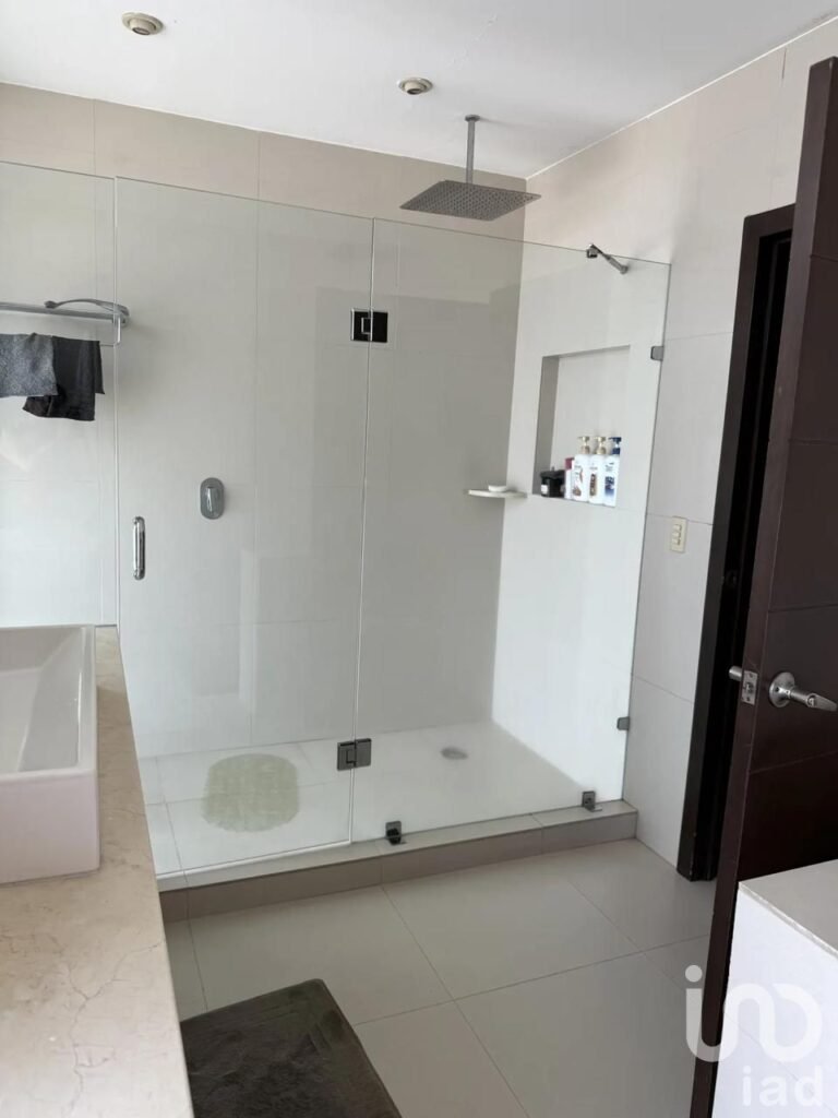 CASA EN VENTA  FRACC. CASA FUERTE, TLAJOMULCO, JALISCO