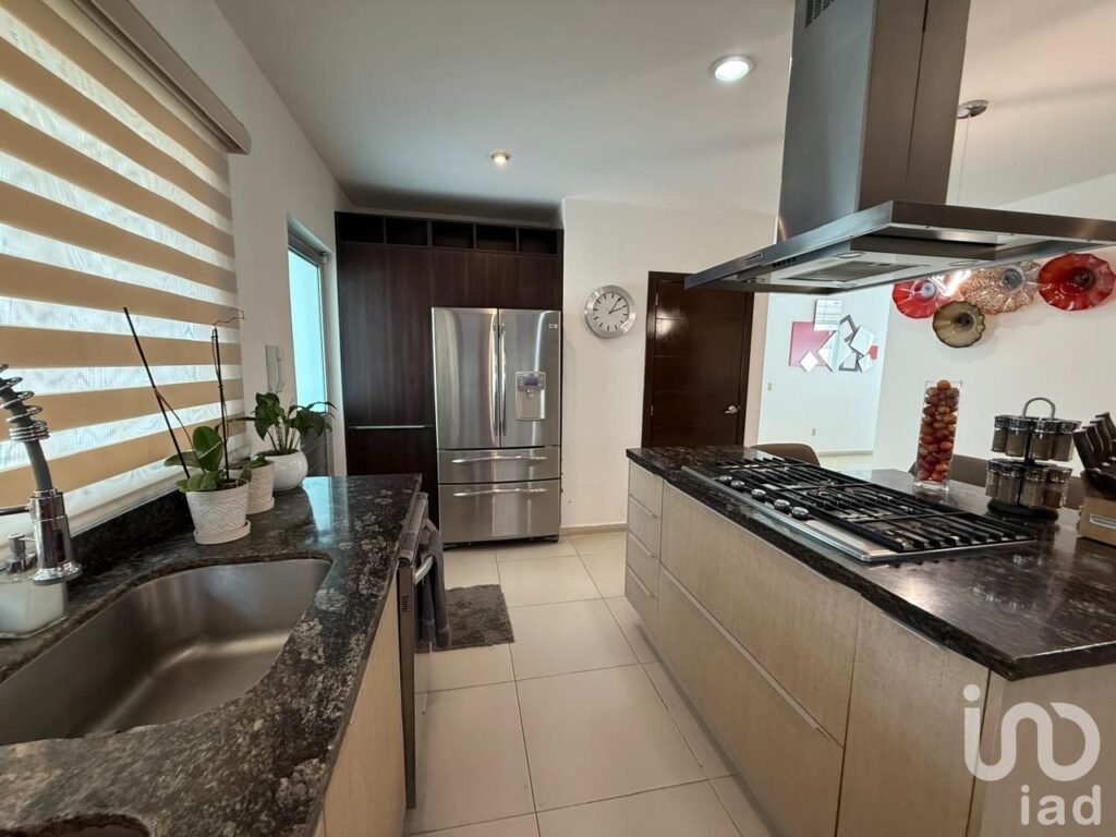 CASA EN VENTA  FRACC. CASA FUERTE, TLAJOMULCO, JALISCO