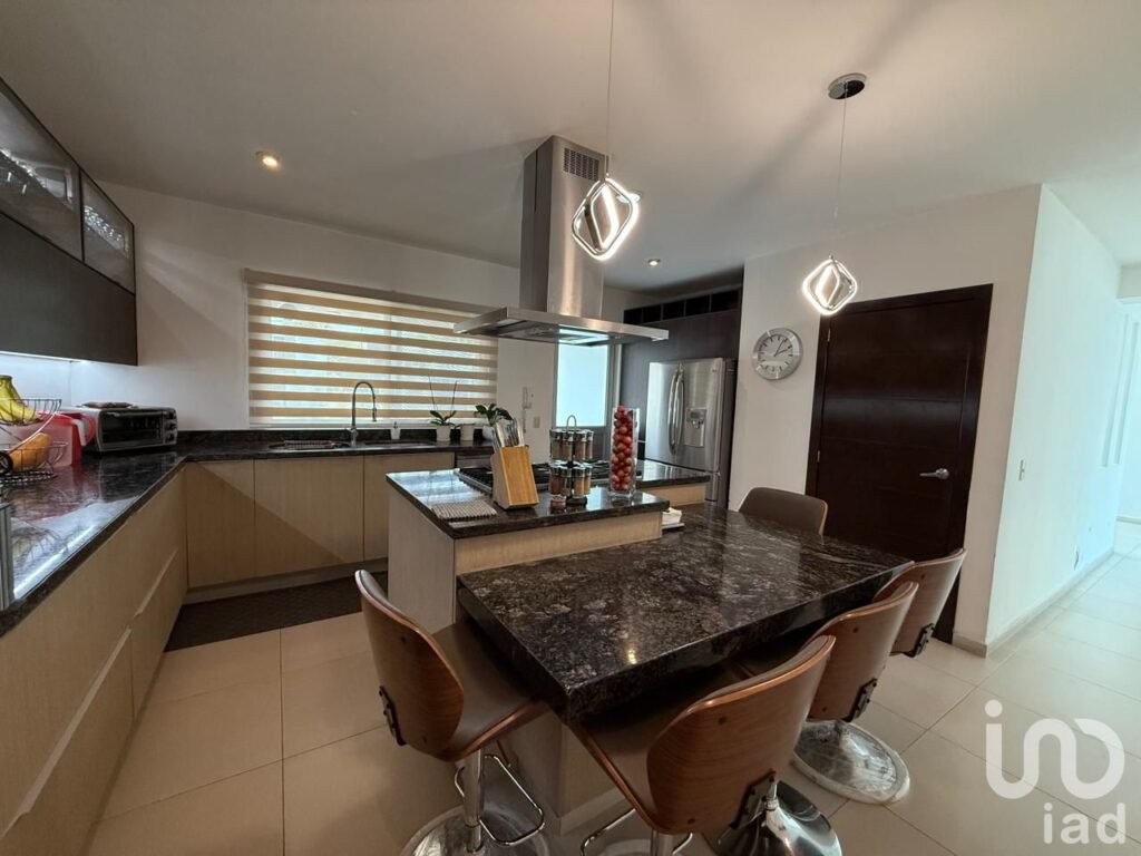 CASA EN VENTA  FRACC. CASA FUERTE, TLAJOMULCO, JALISCO