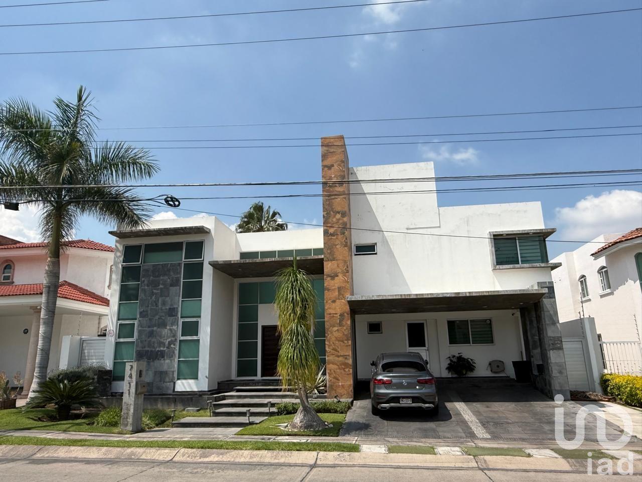 CASA EN VENTA  FRACC. CASA FUERTE, TLAJOMULCO, JALISCO