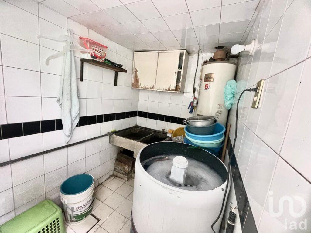 CASA EN VENTA, ECUATORIANOS 73