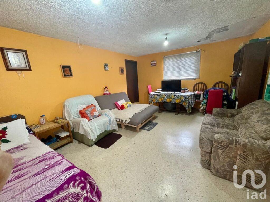 CASA EN VENTA, ECUATORIANOS 73