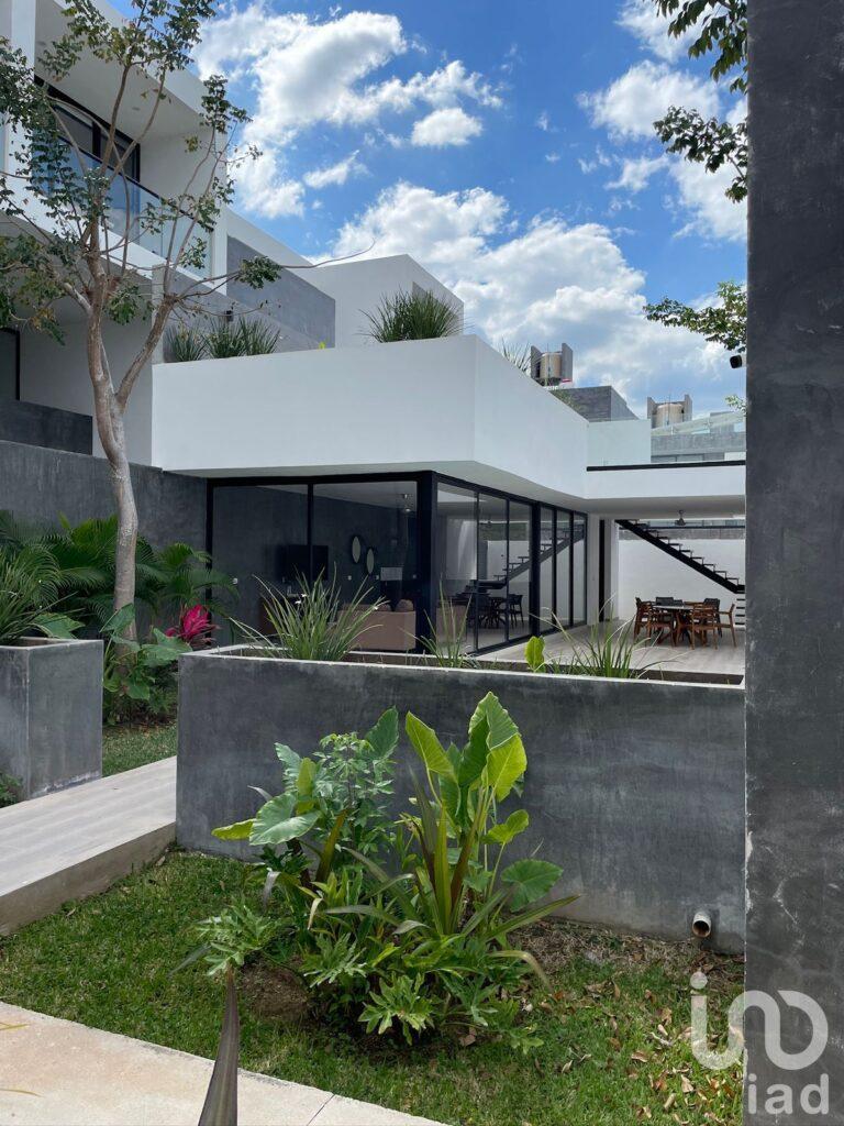 VENTA AMPLIO DEPARTAMENTO EN TEMOZON NORTE, MERIDA, YUCATAN