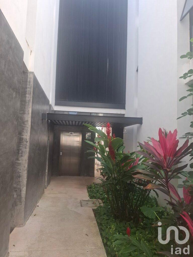 VENTA AMPLIO DEPARTAMENTO EN TEMOZON NORTE, MERIDA, YUCATAN