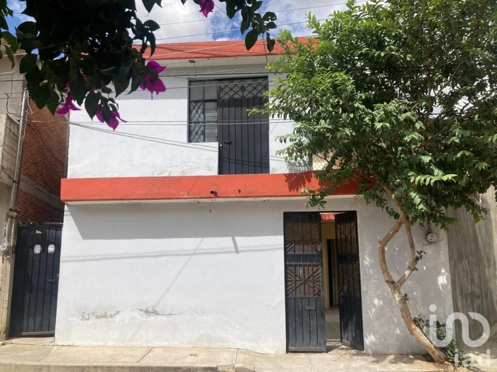CASA EN VENTA EN LA COLONIA SANTA MARIA, OPORTUNIDAD PARA ALQUILER POR PLATAFORMAS DIGITALES