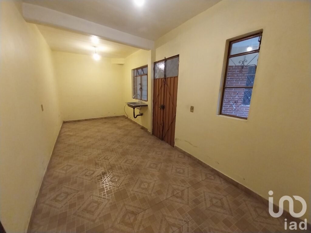 CASA EN VENTA EN LA COLONIA SANTA MARIA, OPORTUNIDAD PARA ALQUILER POR PLATAFORMAS DIGITALES