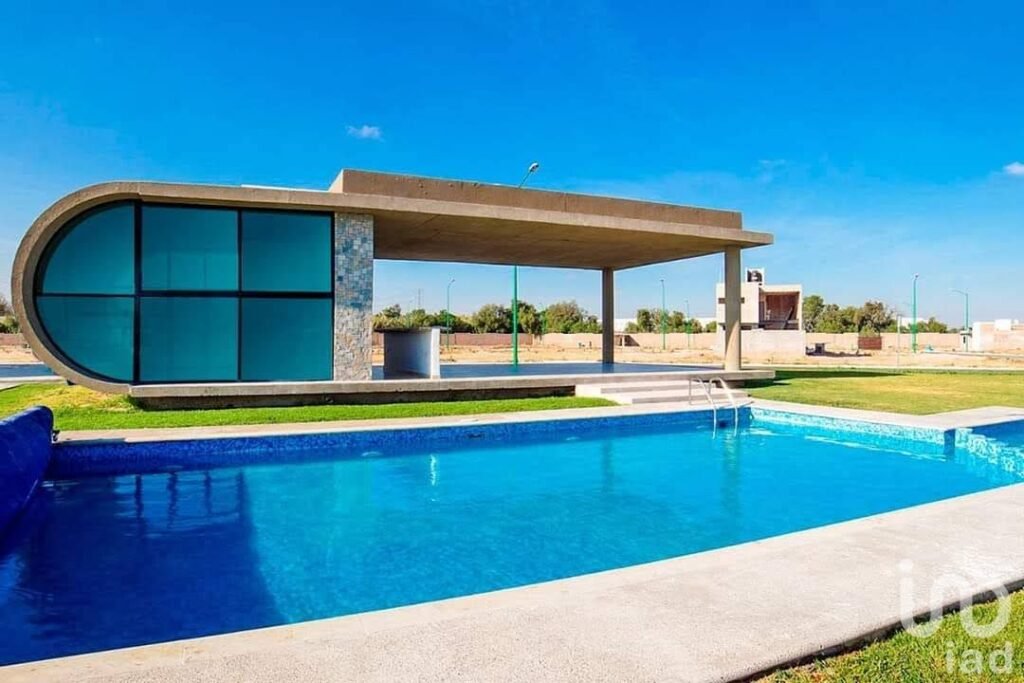 eje juan pablo II, puerta nueva venta de terreno residencial con alberca y terraza