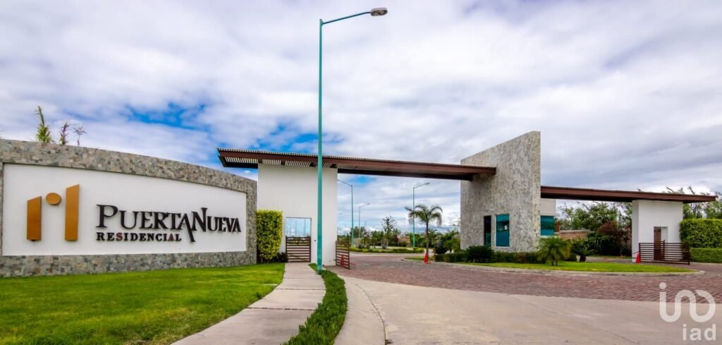 eje juan pablo II, puerta nueva venta de terreno residencial con alberca y terraza - 2249931 terreno en venta eje juan pablo ii puerta nueva venta de terreno residencial con alberca y terraza 248385