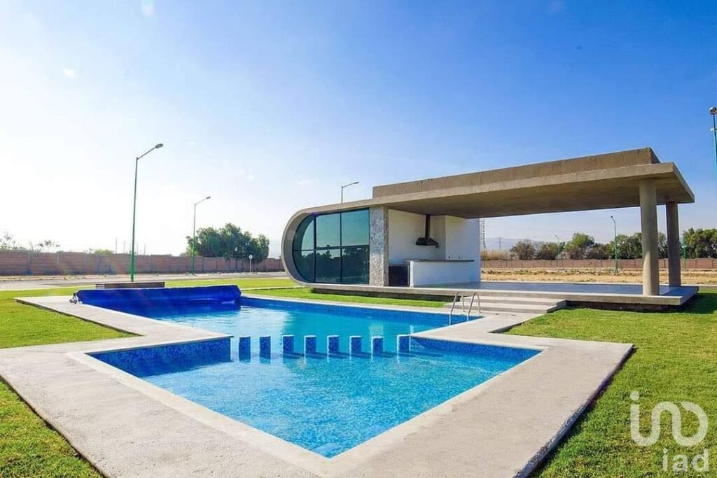 eje juan pablo II, puerta nueva venta de terreno residencial con alberca y terraza