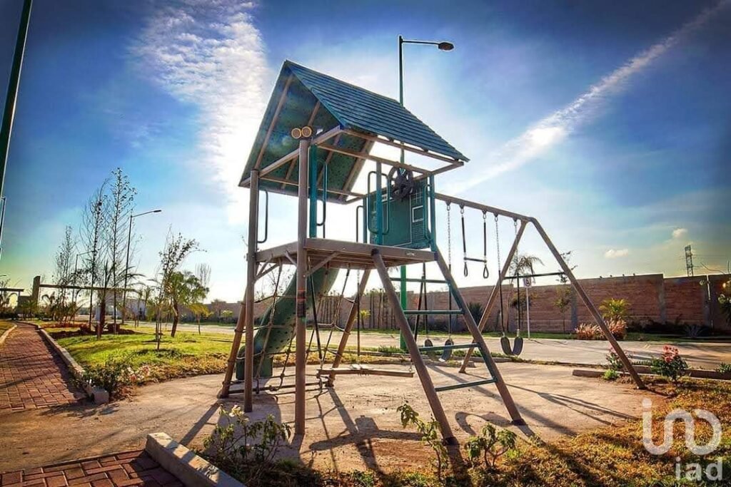 eje juan pablo II, puerta nueva venta de terreno residencial con alberca y terraza