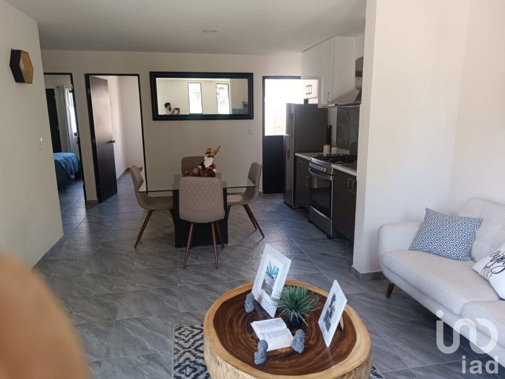 casa en venta Celaya, a 1km de Gamesa, planta sabritas, Pepsi Mega, cercania puertas de santa maria.