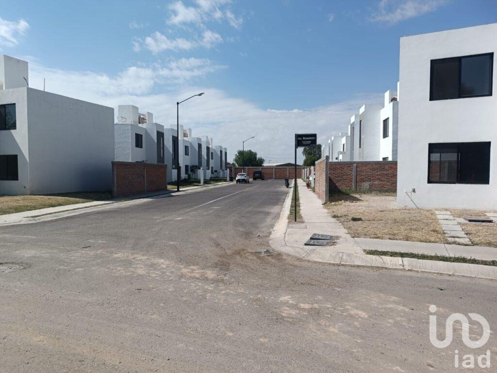 casa en venta Celaya, a 1km de Gamesa, planta sabritas, Pepsi Mega, cercania puertas de santa maria.