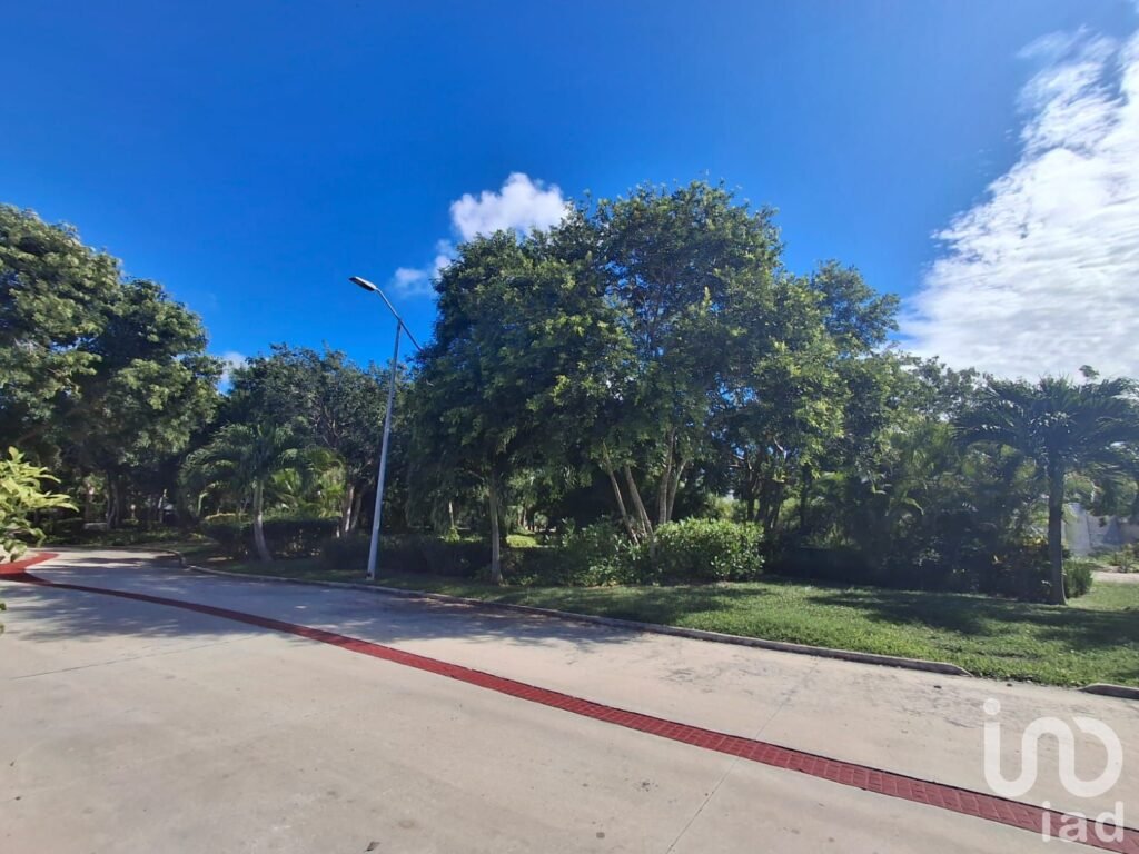 Terreno residencial en Altozano - Venta