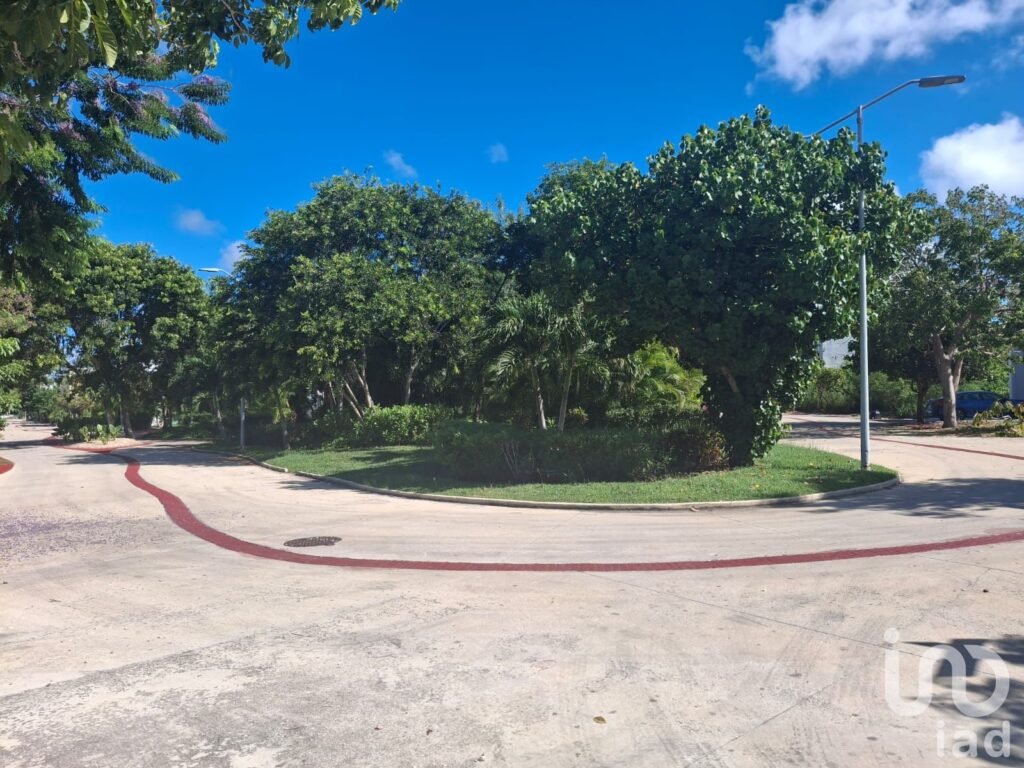 Terreno residencial en Altozano - Venta