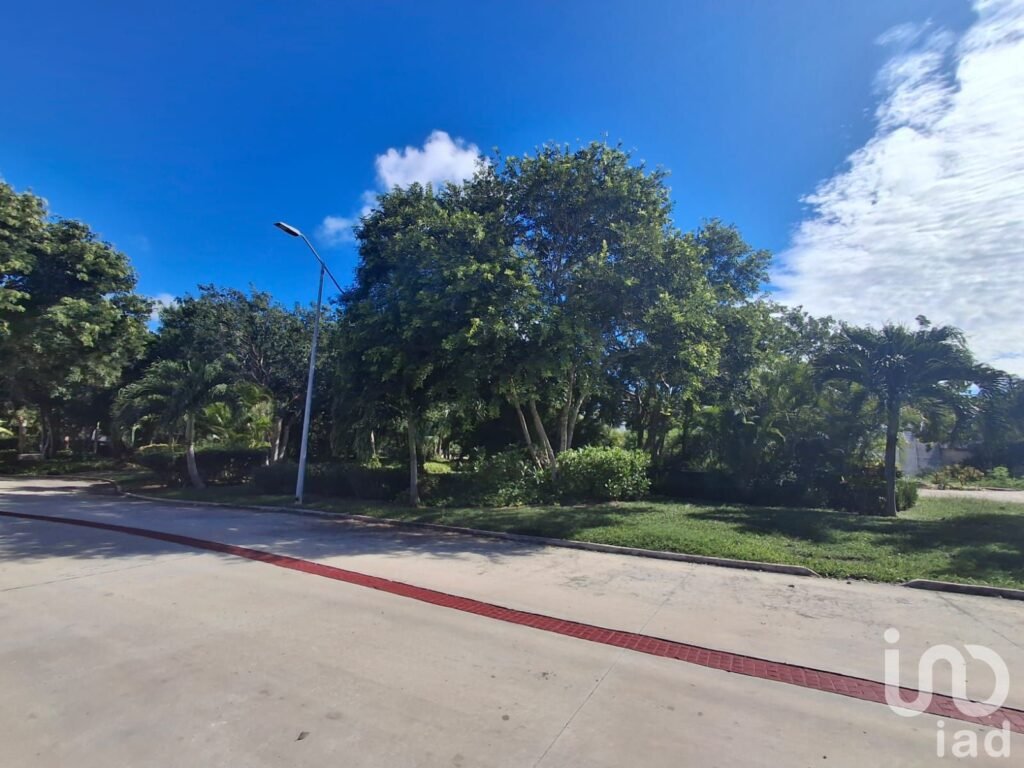 Terreno residencial en Altozano - Venta