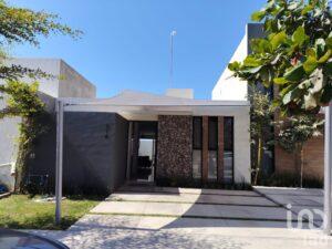 CASA NUEVA EN VENTA UNA SOLA PLANTA EN COTO PRIVADO DOS RECAMARAS, RUMBO A ALTOZANO, COLIMA