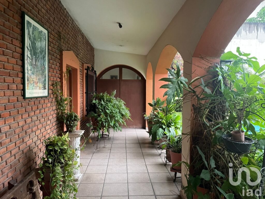 CASA EN VENTA  5 HABITACIONES, CORREDORES Y ALBERCA,  FRACCIOMIENTO ARBOLEDAS, COLIMA