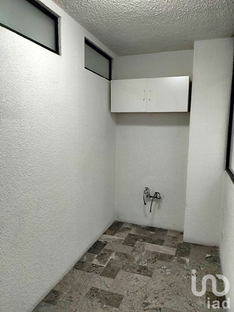 Oficina y/o consultorios en Renta en Del Valle Sur, Benito Juárez, CDMX. Enfrente de Hospital.