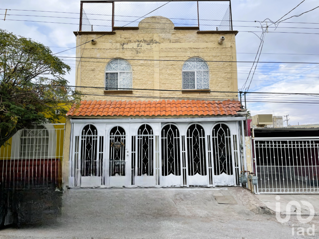 CASA EN VENTA EN OASIS REVOLUCION POR BLVD ZARAGOZA SECTOR GRAN PATIO ZARAGOZA