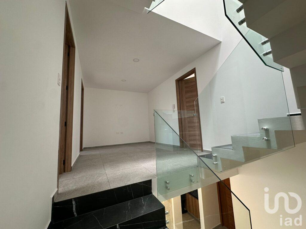 Casa Nueva en Lomas de Angelópolis: 330m², 4 Recámaras y Roof Garden en Parque Nayarit