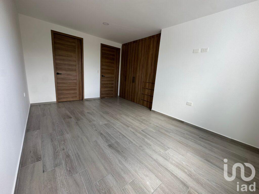 Casa Nueva en Lomas de Angelópolis: 330m², 4 Recámaras y Roof Garden en Parque Nayarit