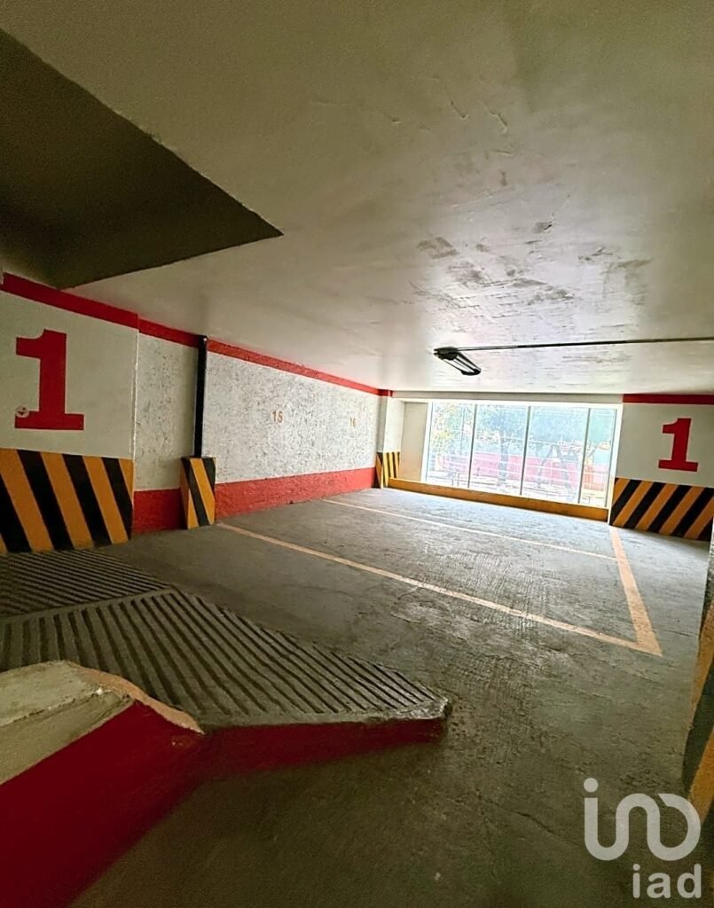 EDIFICIO EN RENTA, IDEAL PARA  OFICINAS O BODEGAS, CON OPCION A RENTA POR NIVEL. CENTRO CDMX.