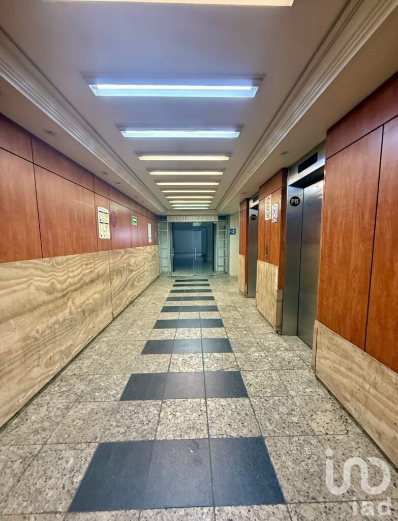 EDIFICIO EN RENTA, IDEAL PARA  OFICINAS O BODEGAS, CON OPCION A RENTA POR NIVEL. CENTRO CDMX.