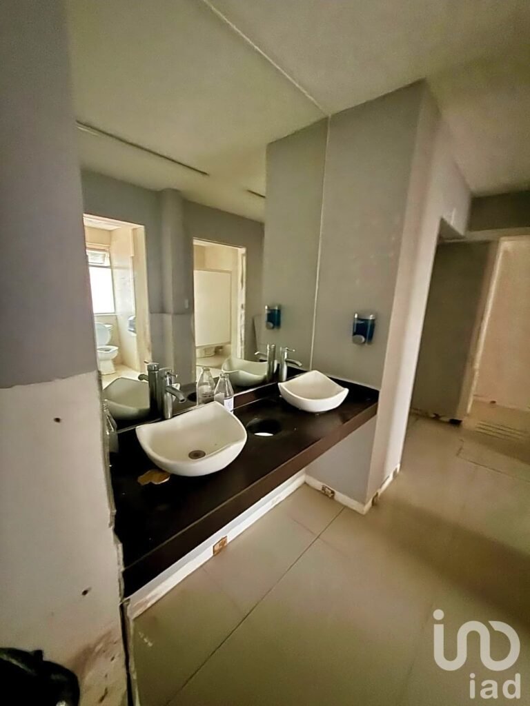 LOCAL EN RENTA , SOBRE AV. EJERCITO NACIONAL, EN POLANCO,